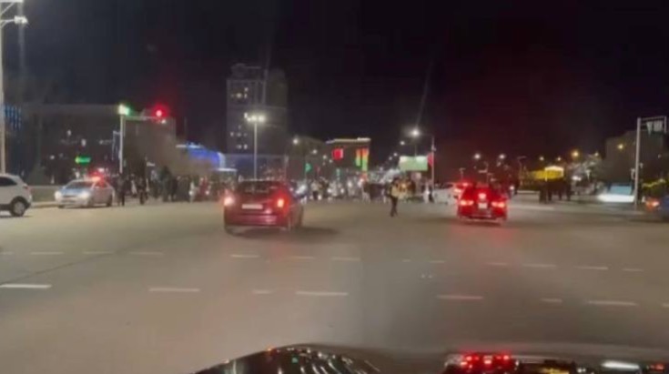 Многодетные матери вышли на митинг в Актау