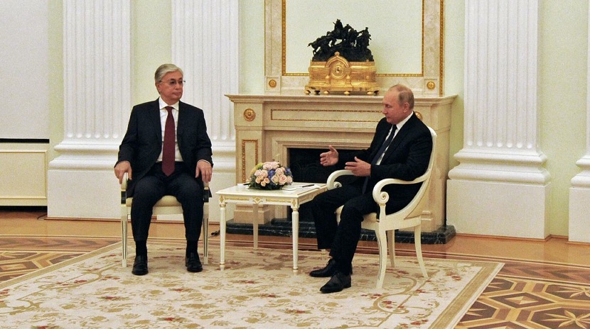 Путин Токаеву: Благодаря вам Казахстан твердо стоит на ногах
