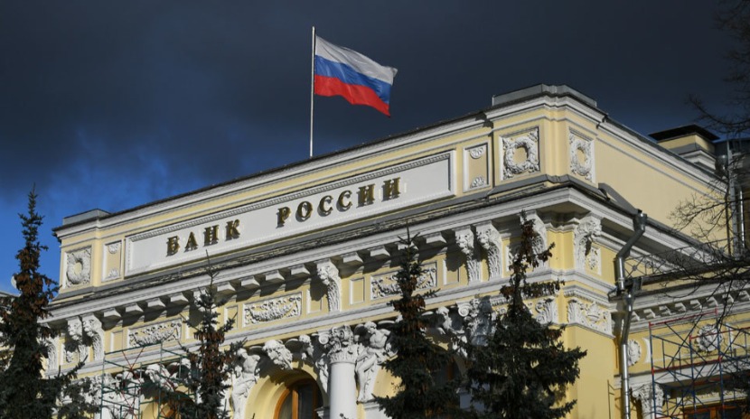 Банк России понизил комиссию при покупке долларов и евро на бирже с 30% до 12%