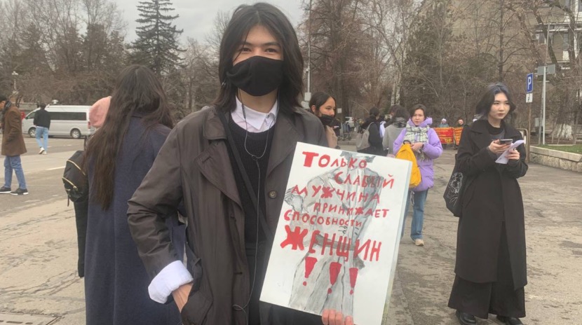 В Алматы идет митинг в защиту прав женщин. Live