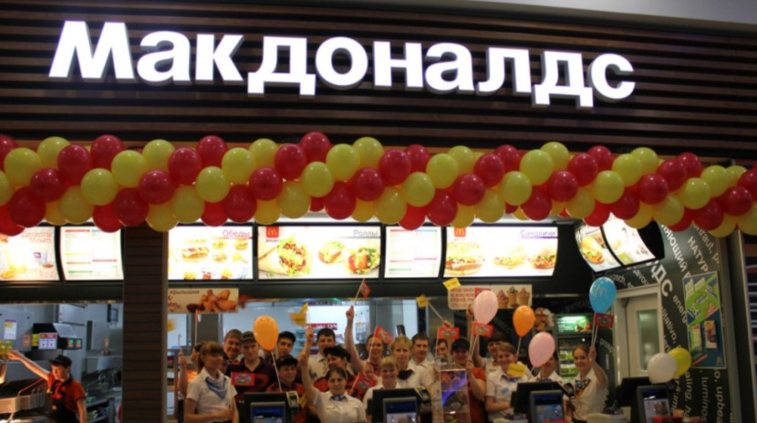 Сделать дешевле, никого не увольнять: в России хотят заменить McDonald’s на «Дядю Ваню»