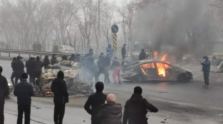 Устроившие беспорядки в Алматы бандиты готовились в КНБ - Курманбаев