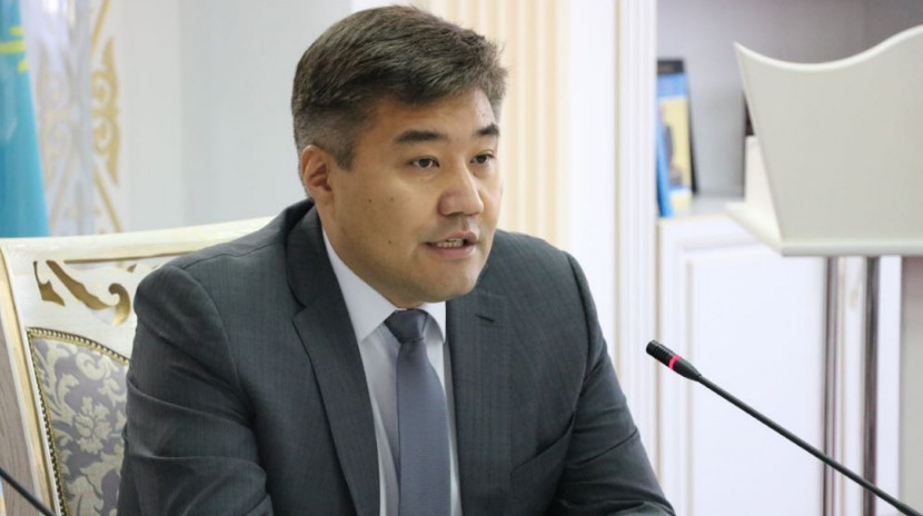 Токаев наградил Калетаева и сотрудников посольства за эвакуацию казахстанцев из Украины