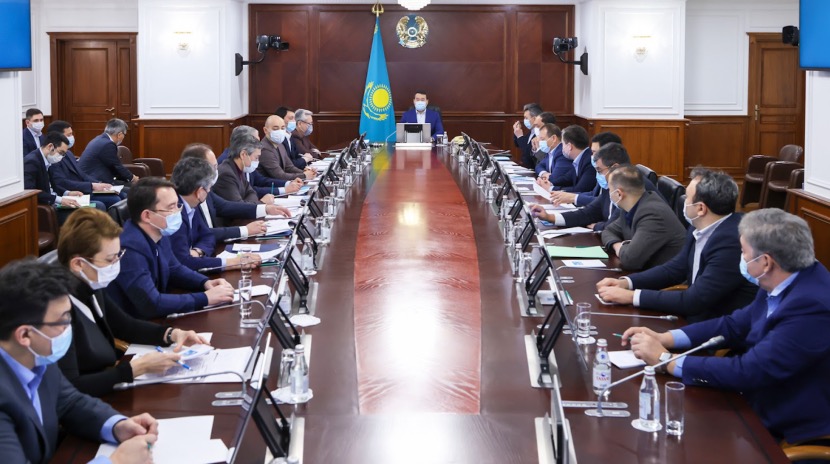 В Казахстане отменят обязательное крепление этикеток и вкладок на госязыке