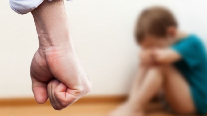 Воспитатель частного садика избила детей в Карагандинской области