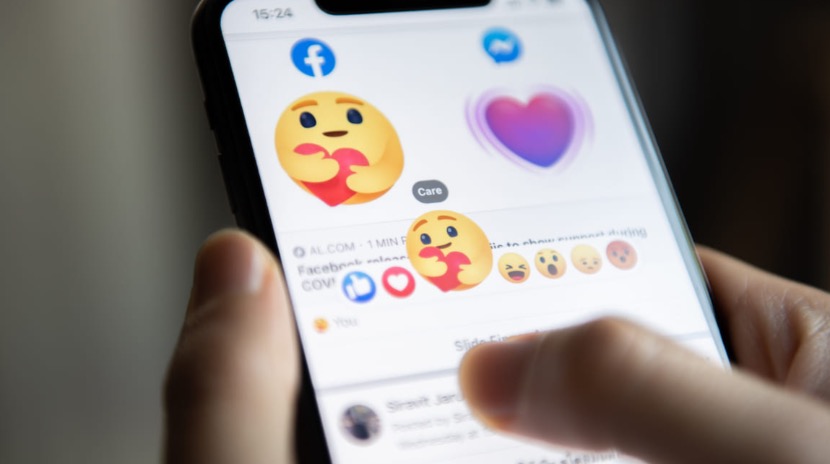 Чиновникам в Бишкеке запретили лайкать посты в соцсетях, но не все