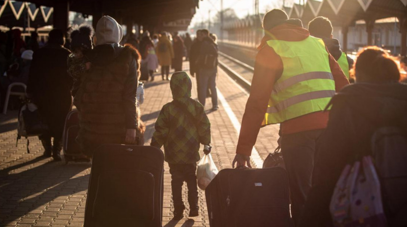 Россияне считают уезжающих из страны предателями, которые не верят в будущее страны