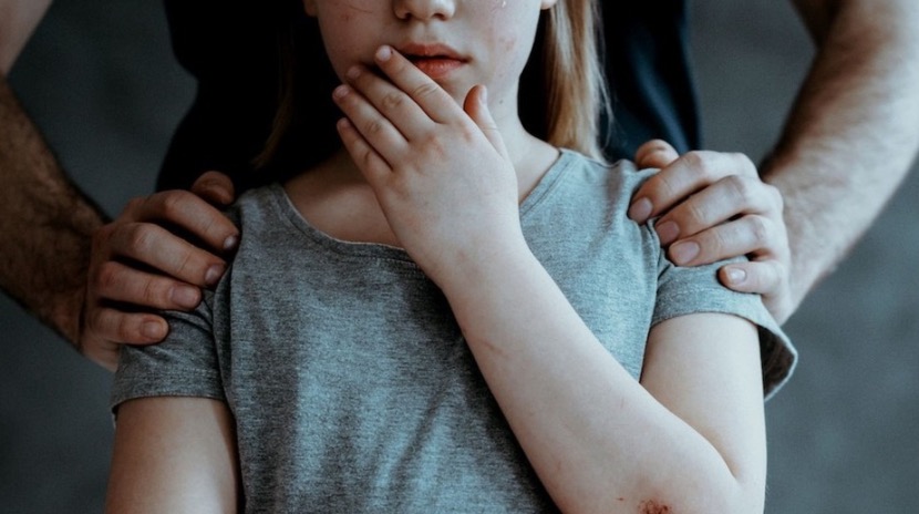 Педофилам пожизненно запретят въезд в Казахстан