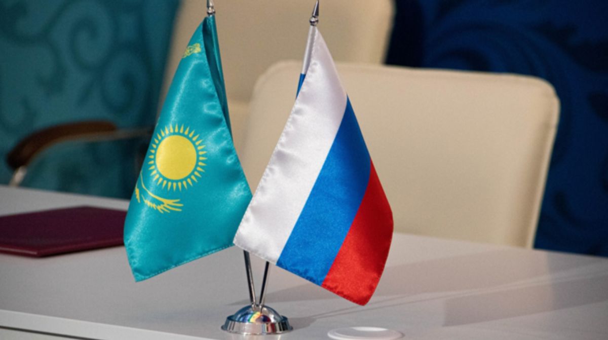 Главы правительств Казахстана и России поговорили по телефону