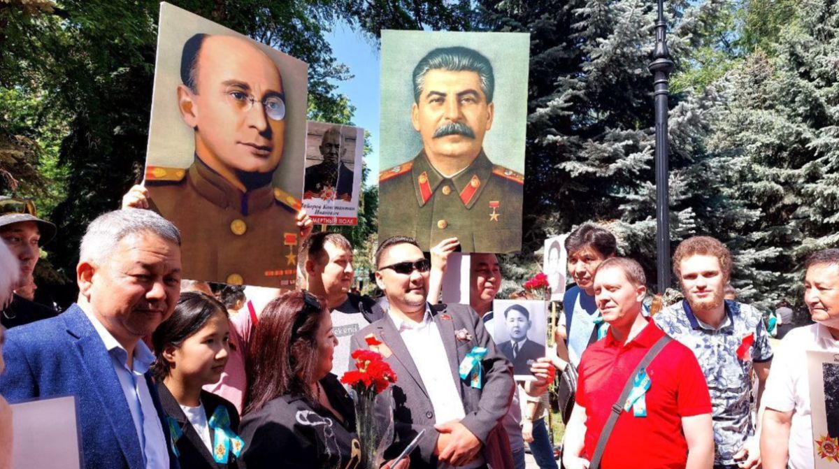 Алматинцы стояли в очереди на фото с Берией: как прошел "Бессмертный полк"