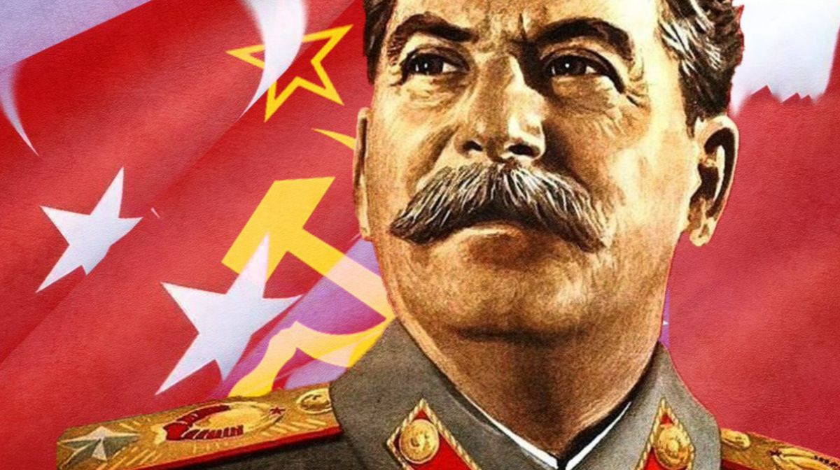 Мажилисмен оправдал людей с портретами Сталина и Берии в Алматы