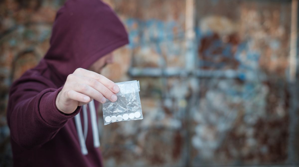 В Шымкенте вербуют закладчиков наркотиков через OLX