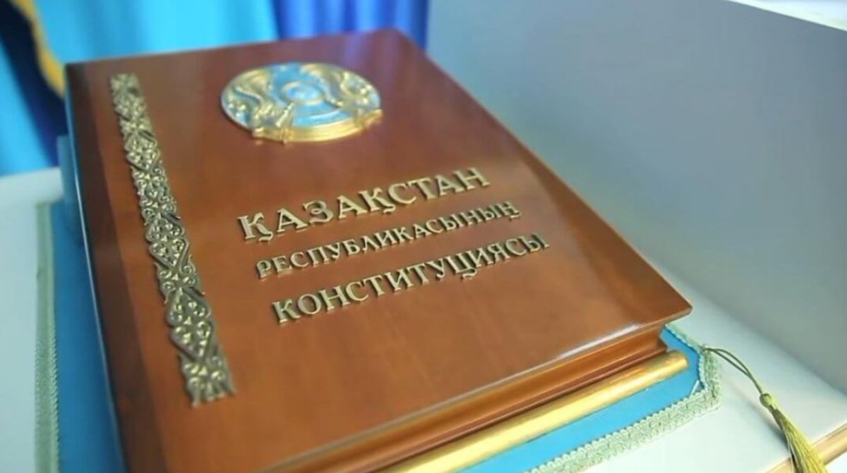 Русский язык нельзя исключать из Конституции Казахстана - Тугжанов