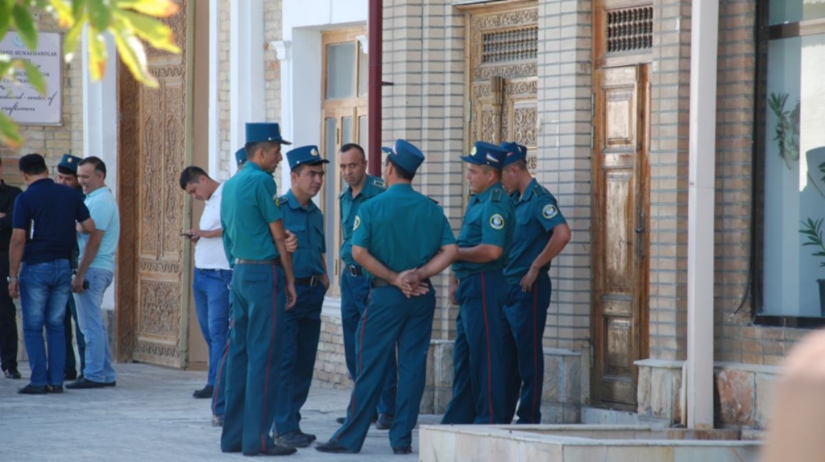 Полиция Узбекистана с электрошокерами напала на казахстанских туристов