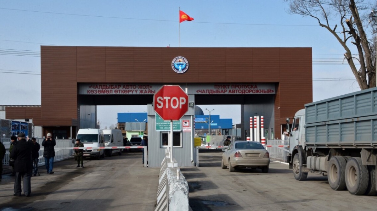 Граница с Кыргызстаном закрыта? Скопление авто наблюдается в Кордае