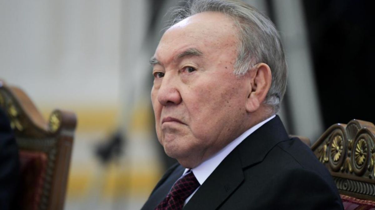 Назарбаев ответил на обвинения в адрес близких родственников