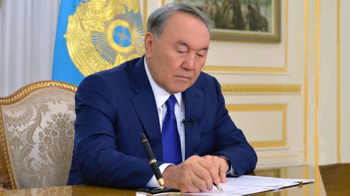 Назарбаев проголосовал на референдуме. На какой участок он пришел?