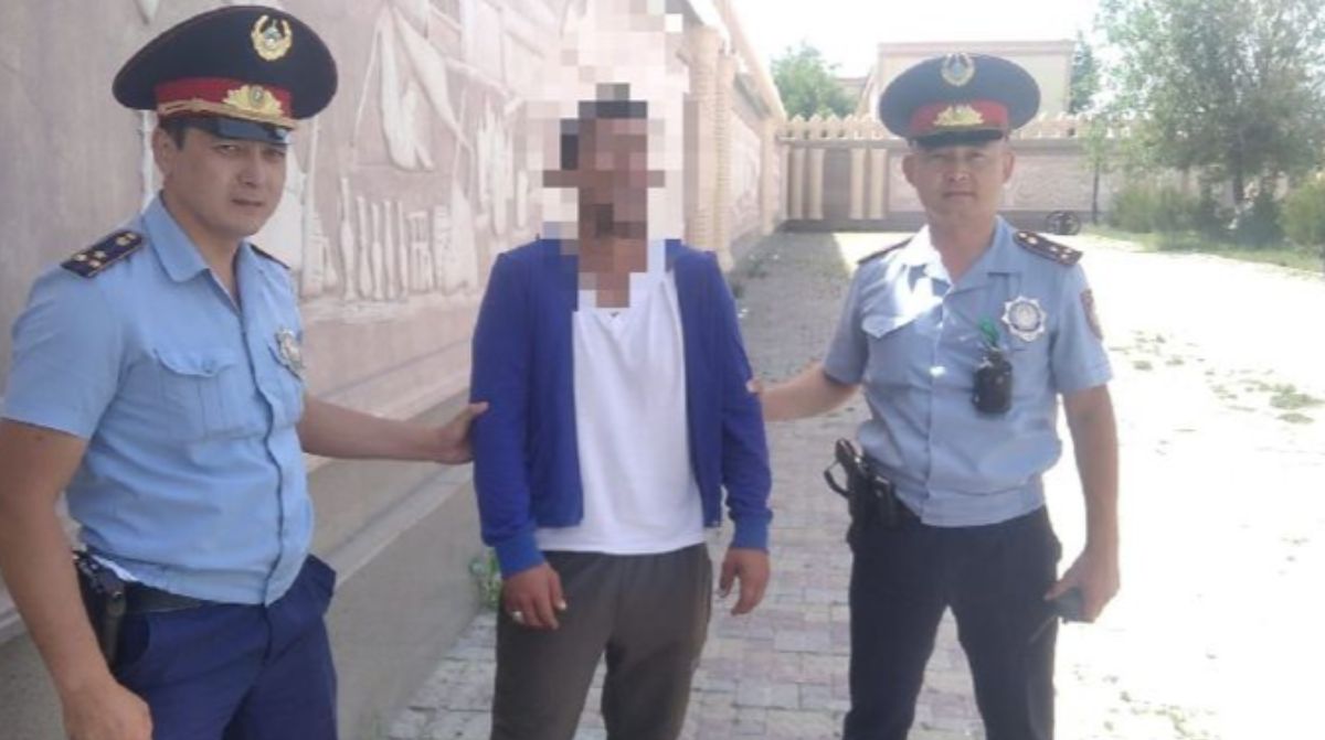 "Мир прогнил": 22-летний парень ограбил незрячего в Таразе и попал на видео