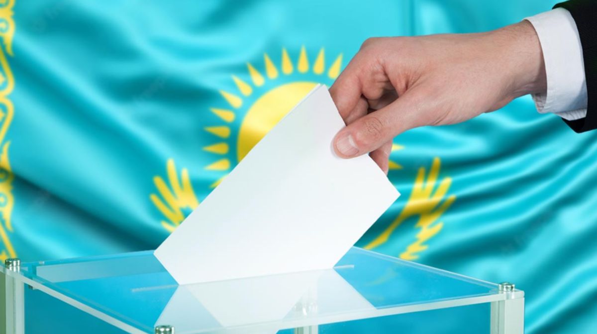 Поправки в Конституцию Казахстана официально приняли