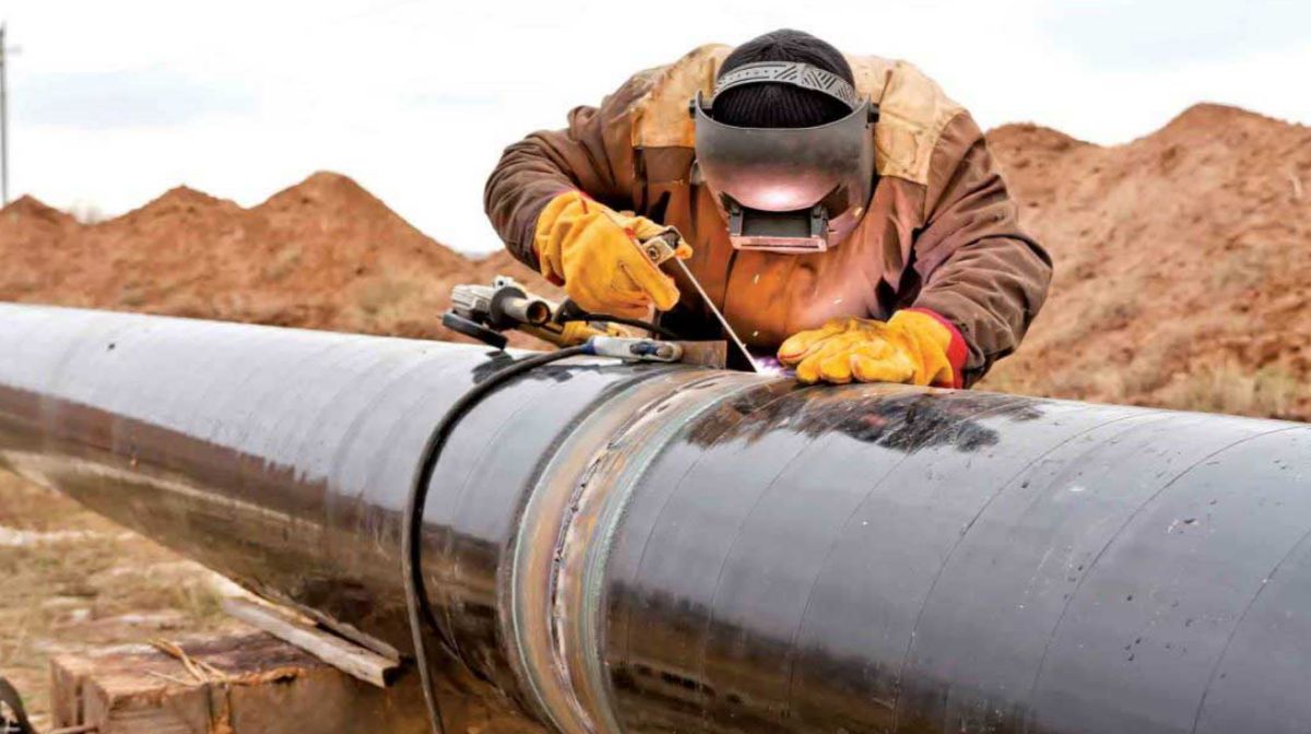 Сотрудники Водоканала в Талгаре меняли трубы ночью, чтобы жители не заметили