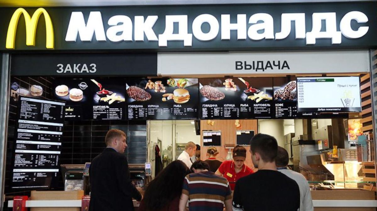"Вкусно и точка" - новое название "Макдоналдс" в России