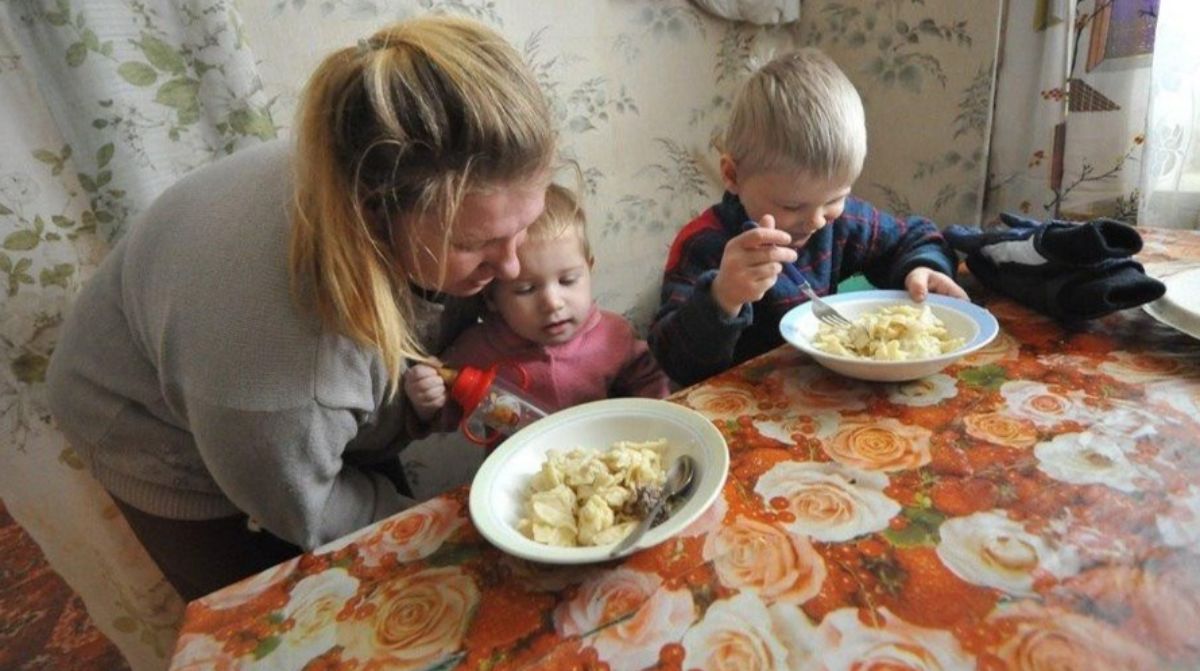 Почти каждый седьмой россиянин оказался за чертой бедности