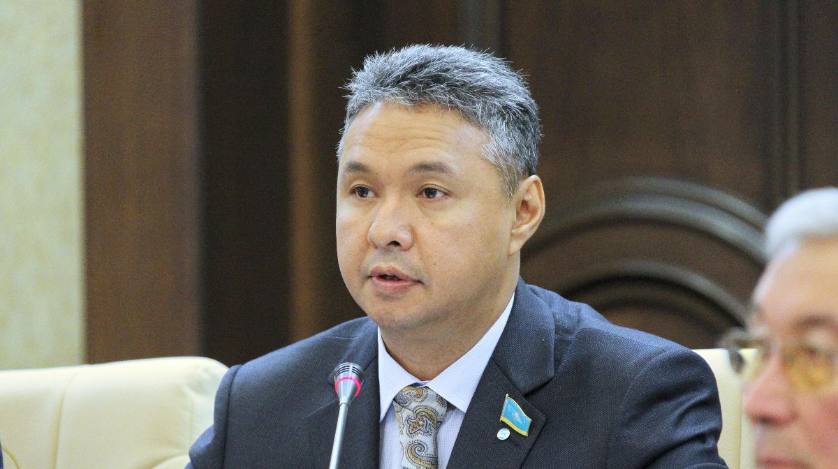 Азат Перуашев рассказал, почему плакал во время отставки Назарбаева