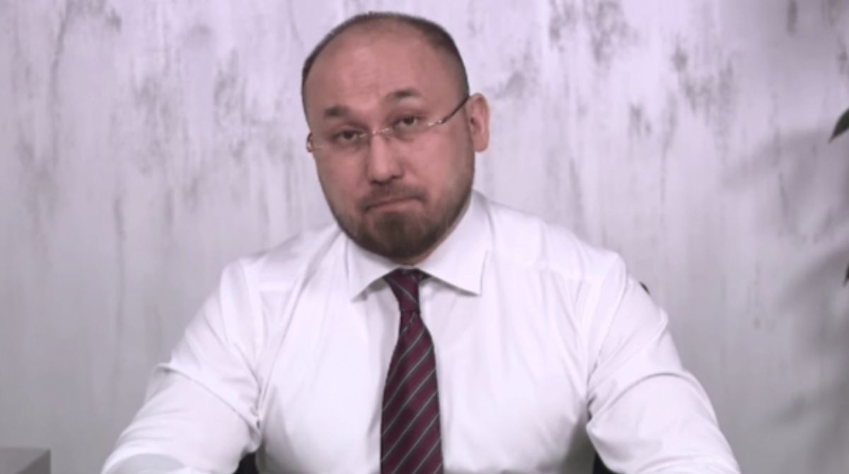 Я не отвечаю за то, как вы воспринимаете: Абаев снова высказался про «сверху-снизу»