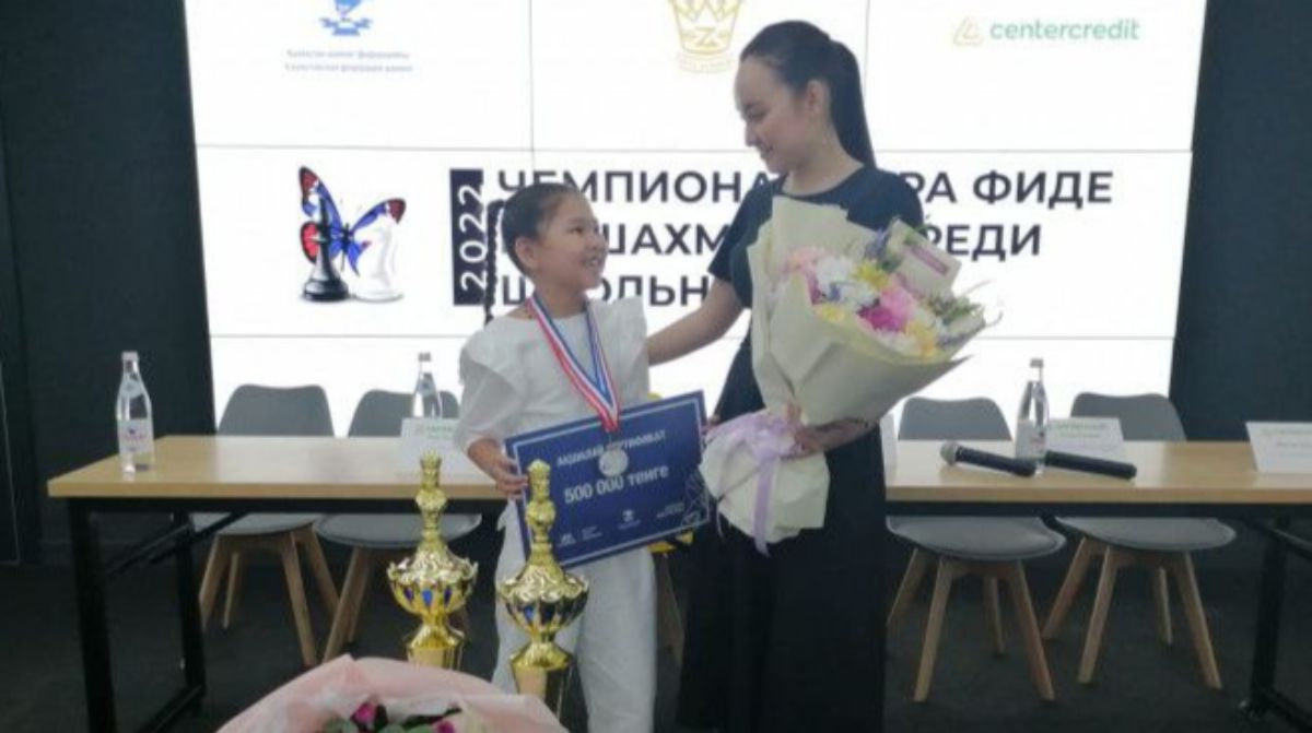 Семилетняя алматинка выиграла чемпионат мира по шахматам