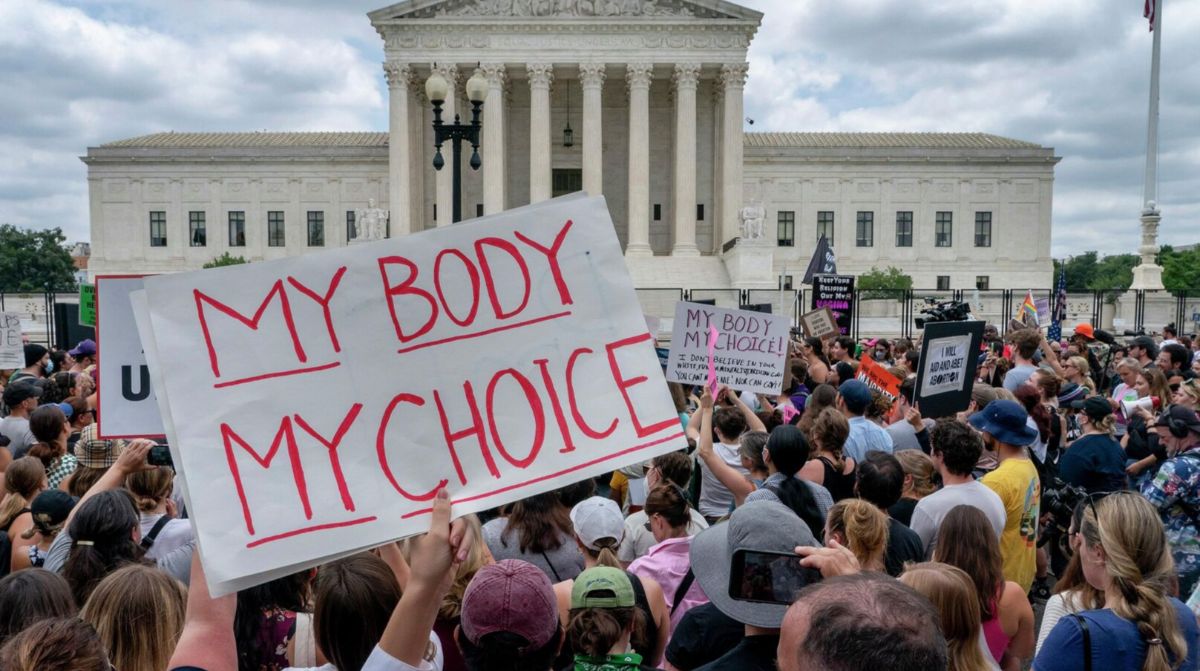 В США отменили право на аборт. Люди устроили массовые беспорядки (видео)