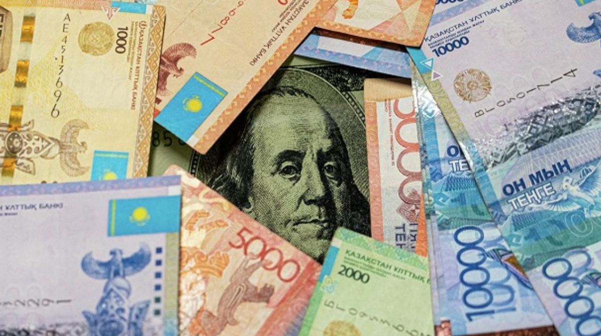 Казахстанские депутаты назвали размер своих отпускных