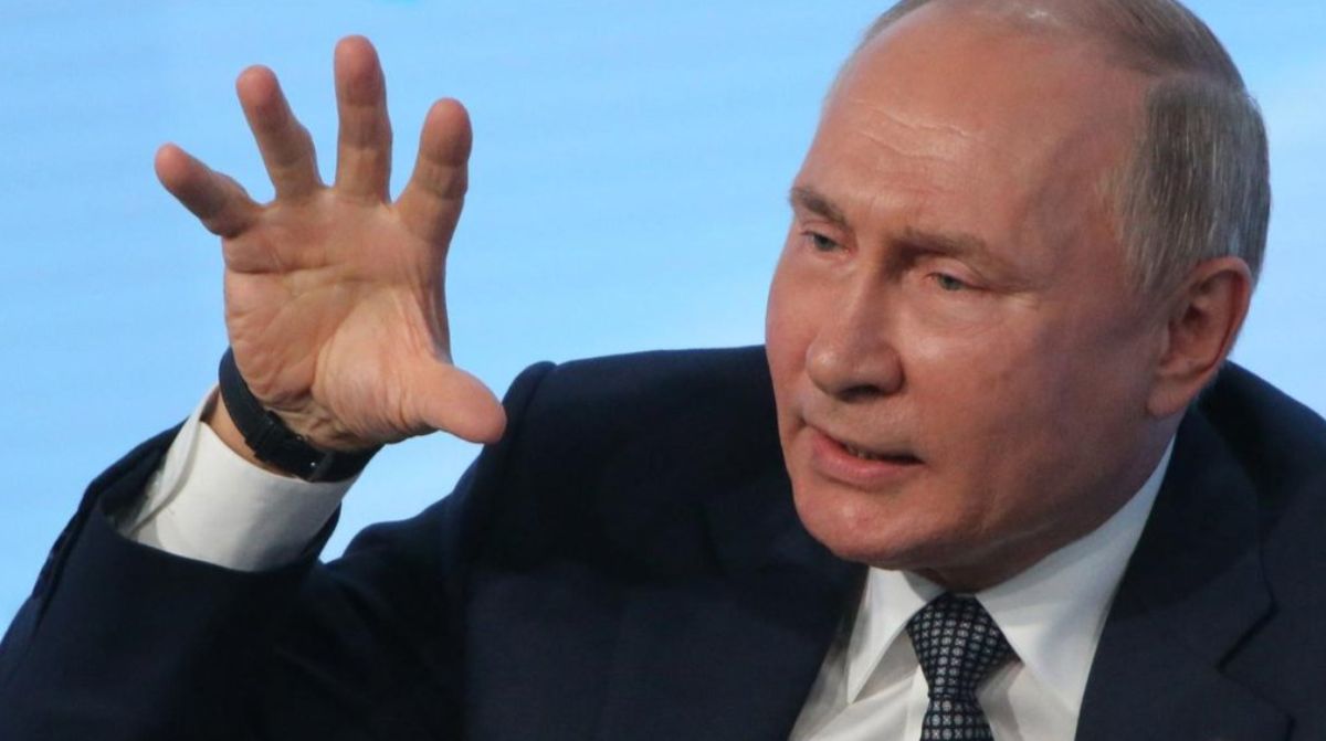 Путину доложили о "взятии под контроль" и "освобождении" территории ЛНР