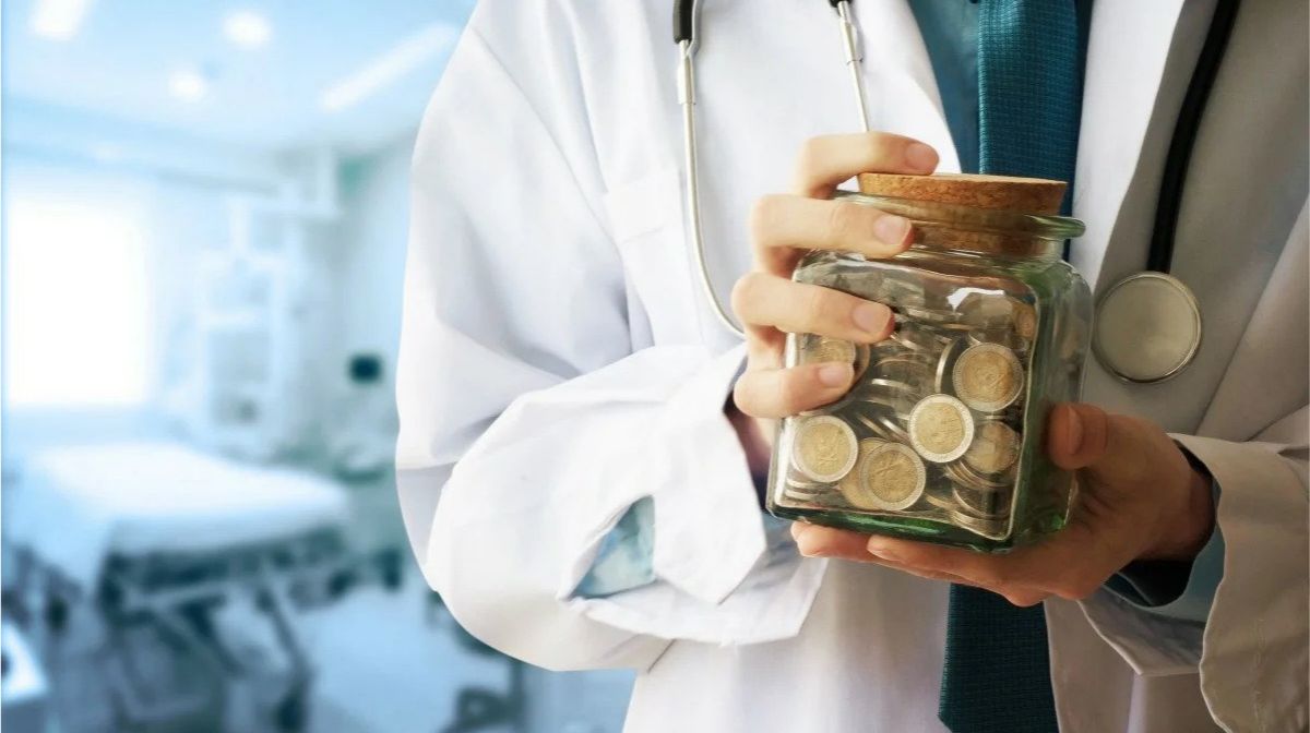 Врачи в Алматы вместо лечения головной боли сделали бабушке косметический массаж