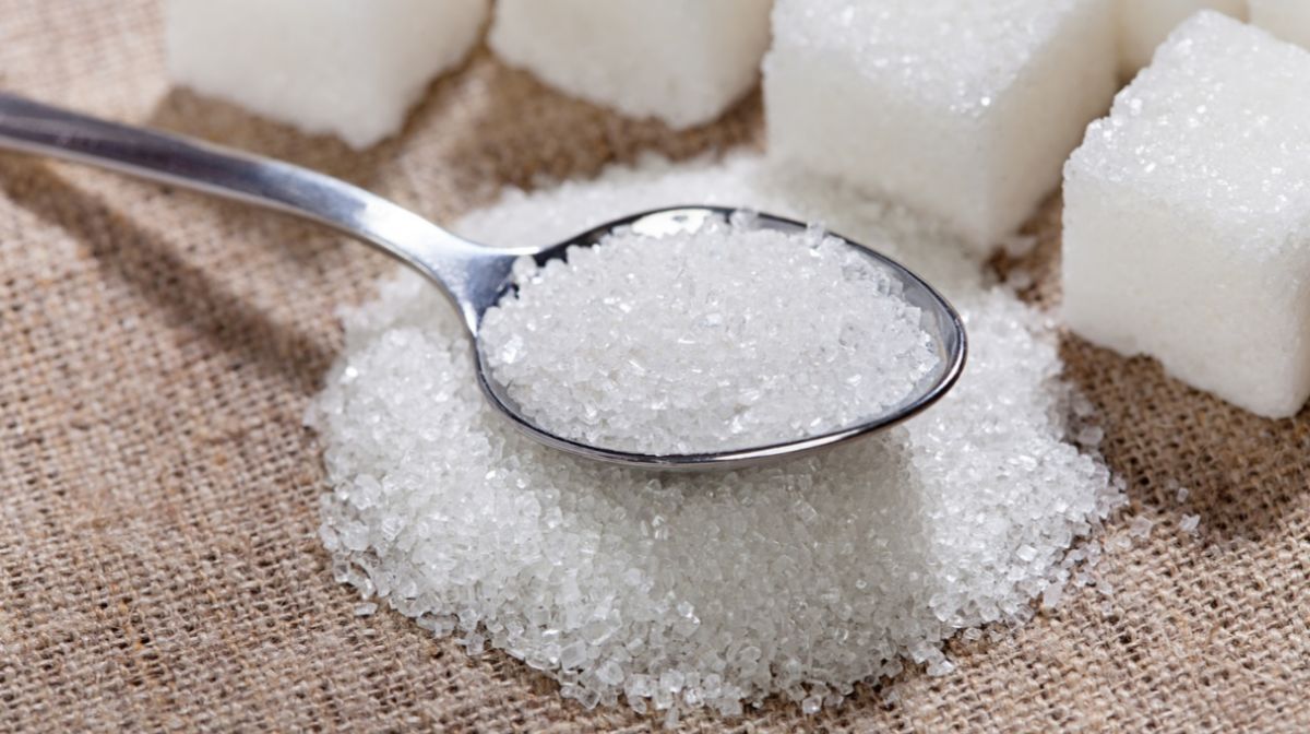 В Жанаозене жителям продают сахар только при одном условии