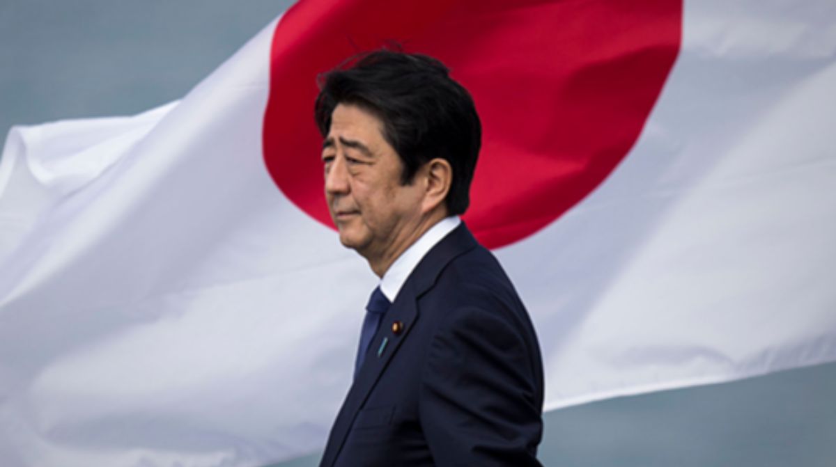 Умер экс-премьер Японии Абэ. В него стреляли прямо на публике