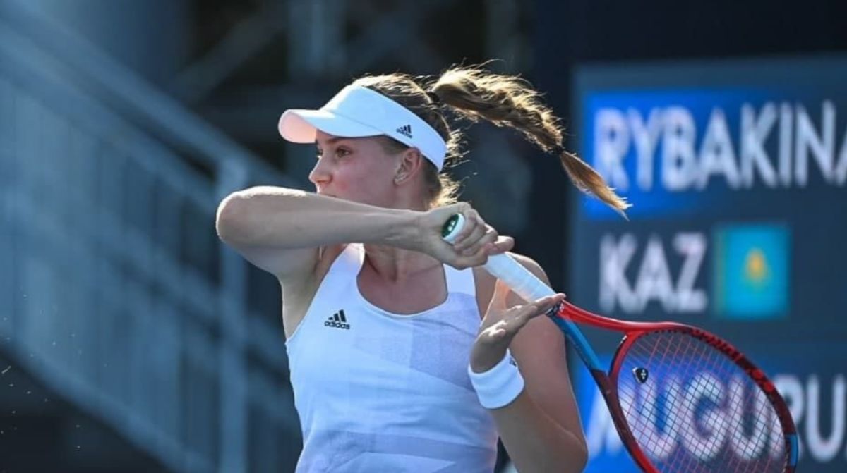 Рыбакина считает себя настоящей казашкой, сообщил ее тренер