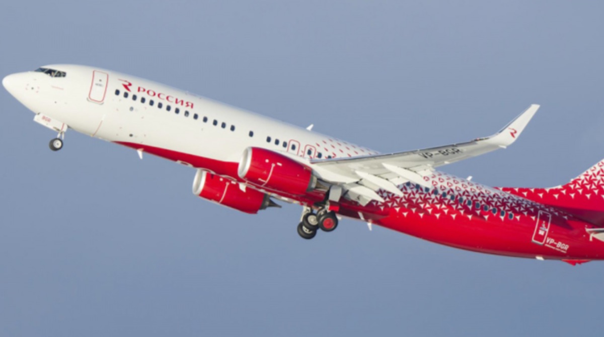 Самолет Москва - Актау развернули спустя час после взлета