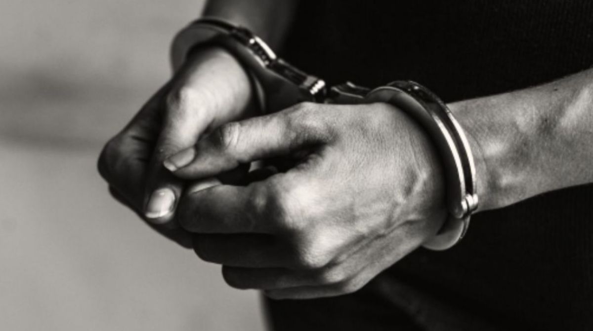 В Актобе 16-летняя школьница хранила труп матери на балконе