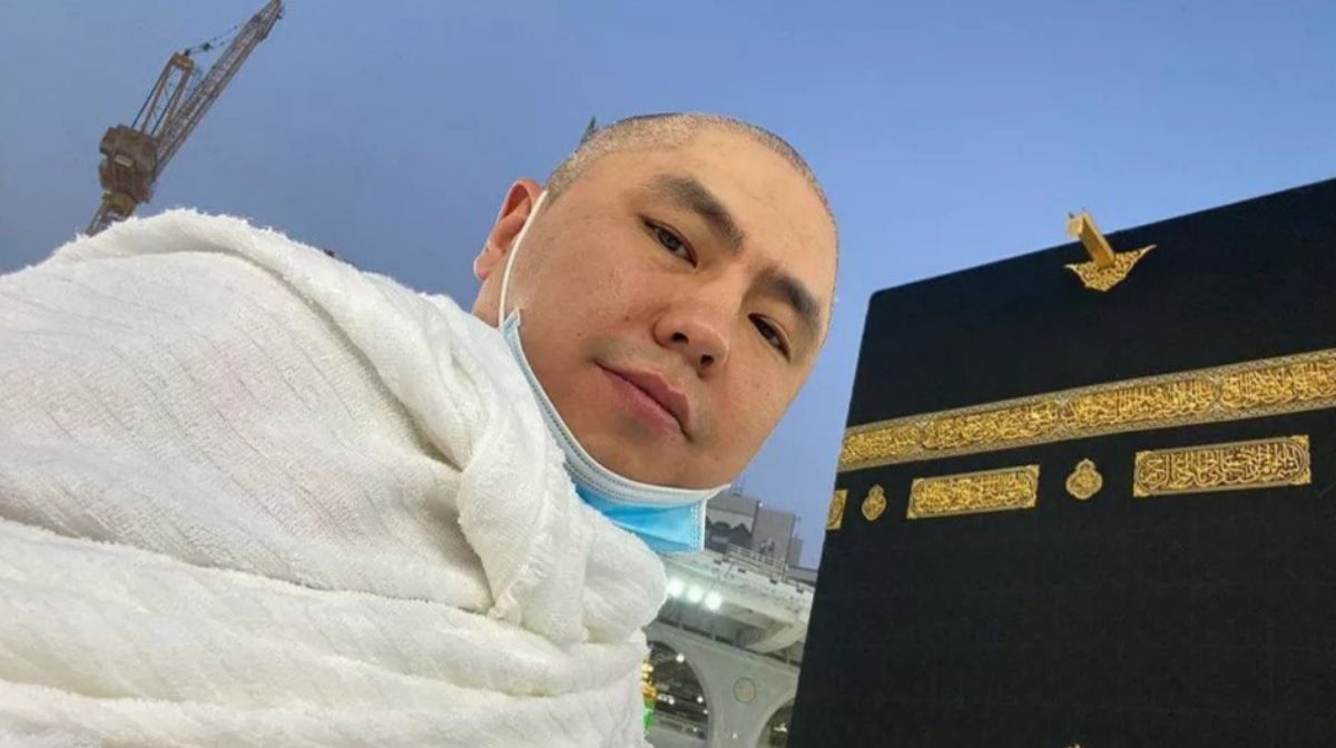 «Машхур ата был прав»: Нуртас Адамбай о Токаеве в Каабе