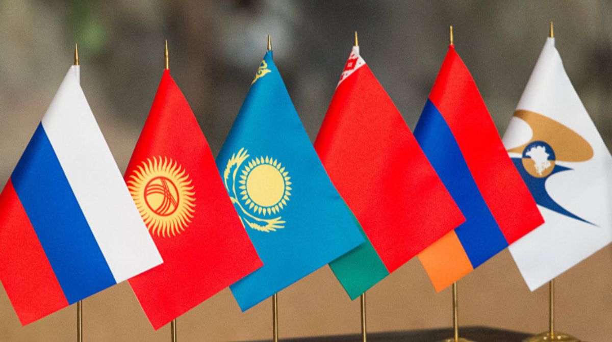 Казахстан проигрывает от участия в ЕАЭС: экс-советник Токаева