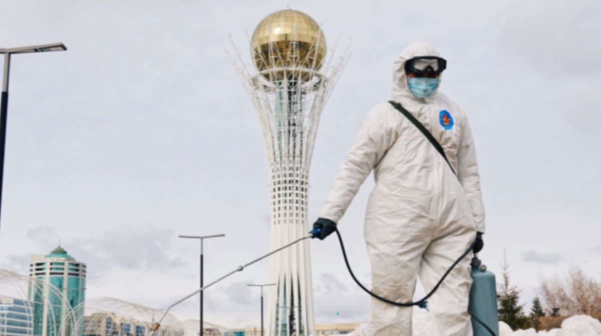 В Казахстане суточная заболеваемость коронавирусом идет на спад