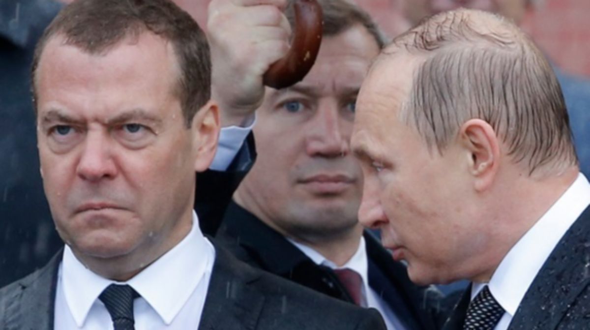 "Сосед-алкаш": что говорят в Казахстане о скандальном посте Медведева