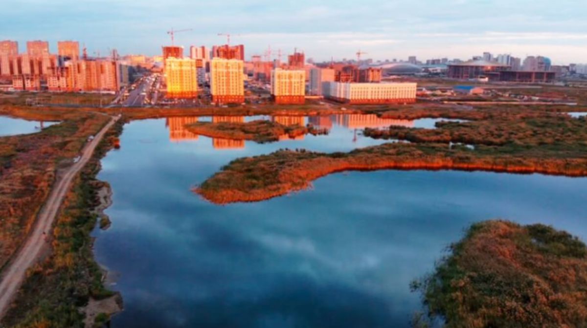 Несмотря на запрет суда, строители продолжают осушать Талдыколь