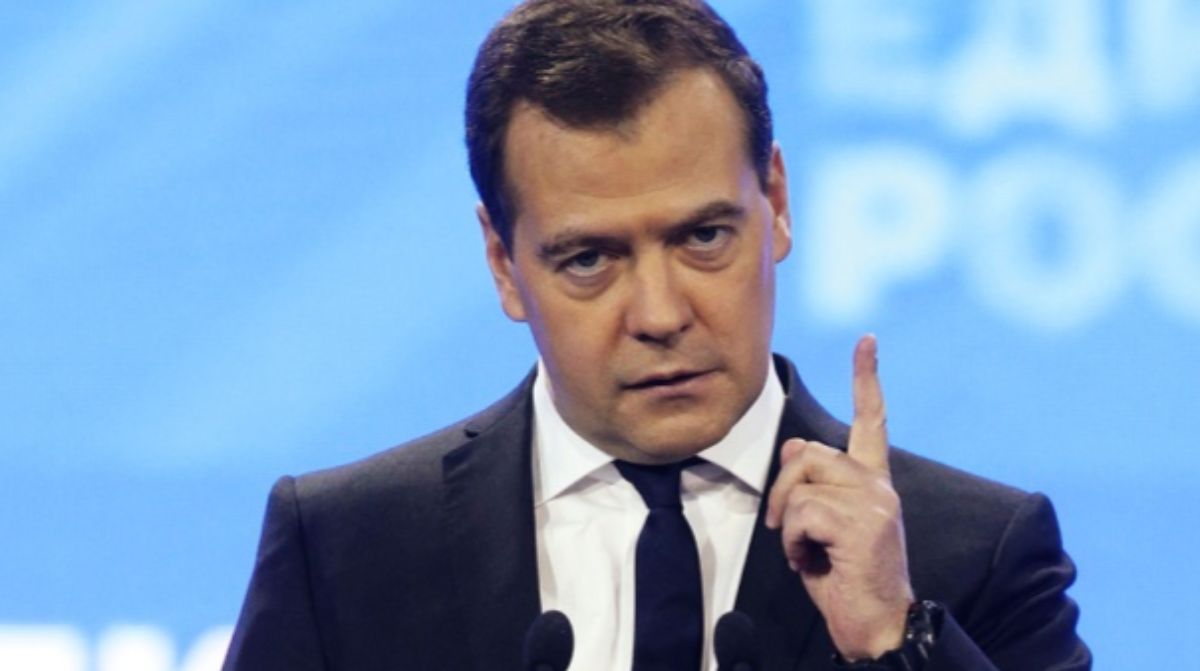Медведев пообещал "отомстить" сервису Youtube за блогера Гоблина
