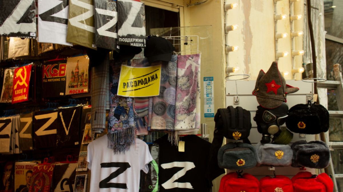В Усть-Каменогорске убрали из продажи футболки с символом Z
