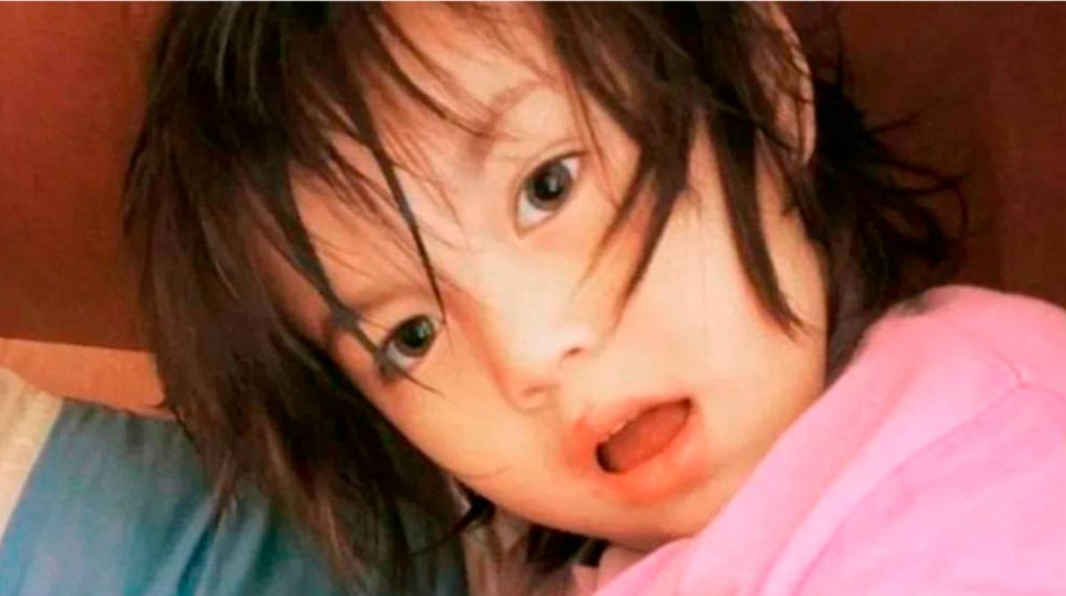 Пятилетняя девочка в Костанайской области вылезла в окно и пропала