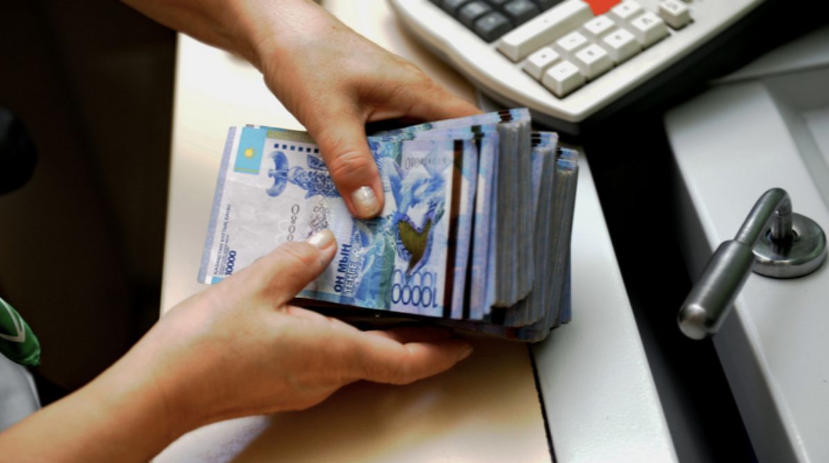 Бухгалтеры в полиции Алматы крали деньги с зарплатного фонда
