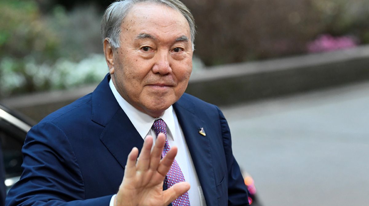Айдос Укибай продолжает называть Назарбаева "елбасы", хотя его лишили статуса