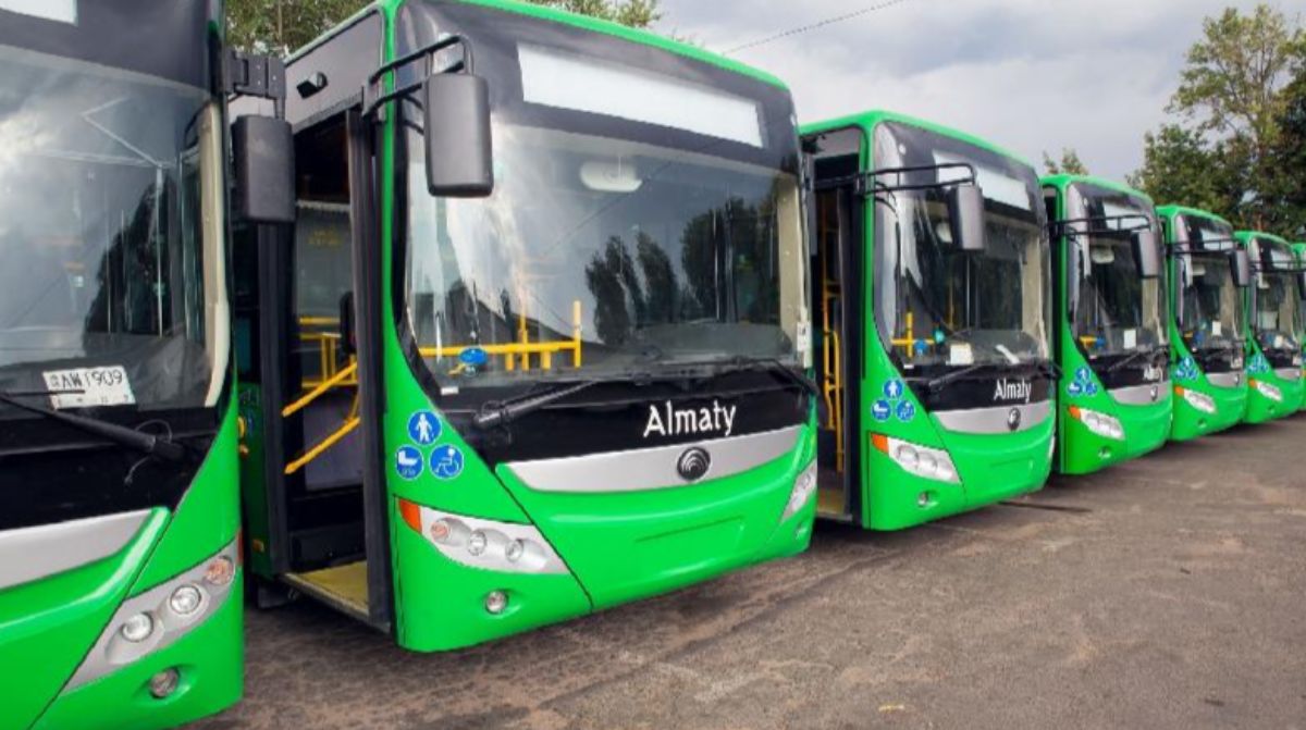 В Алматы наркоман водил пассажирский автобус