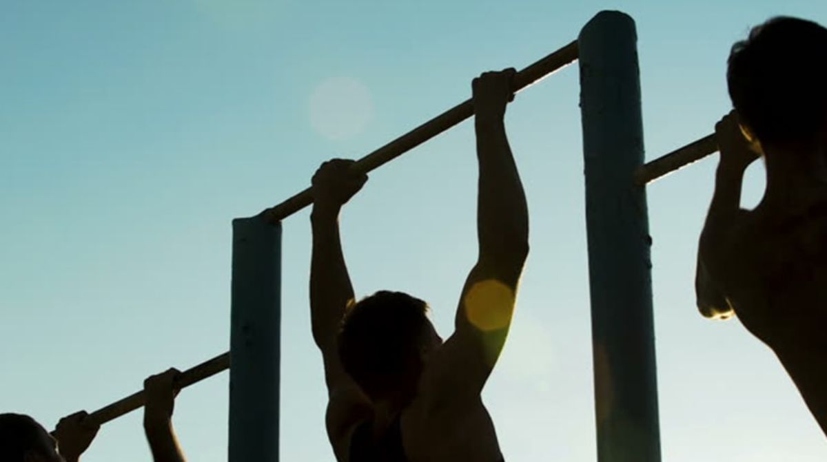 Рекорд Казахстана по подтягиванию на турнике побил 51-летний мужчина